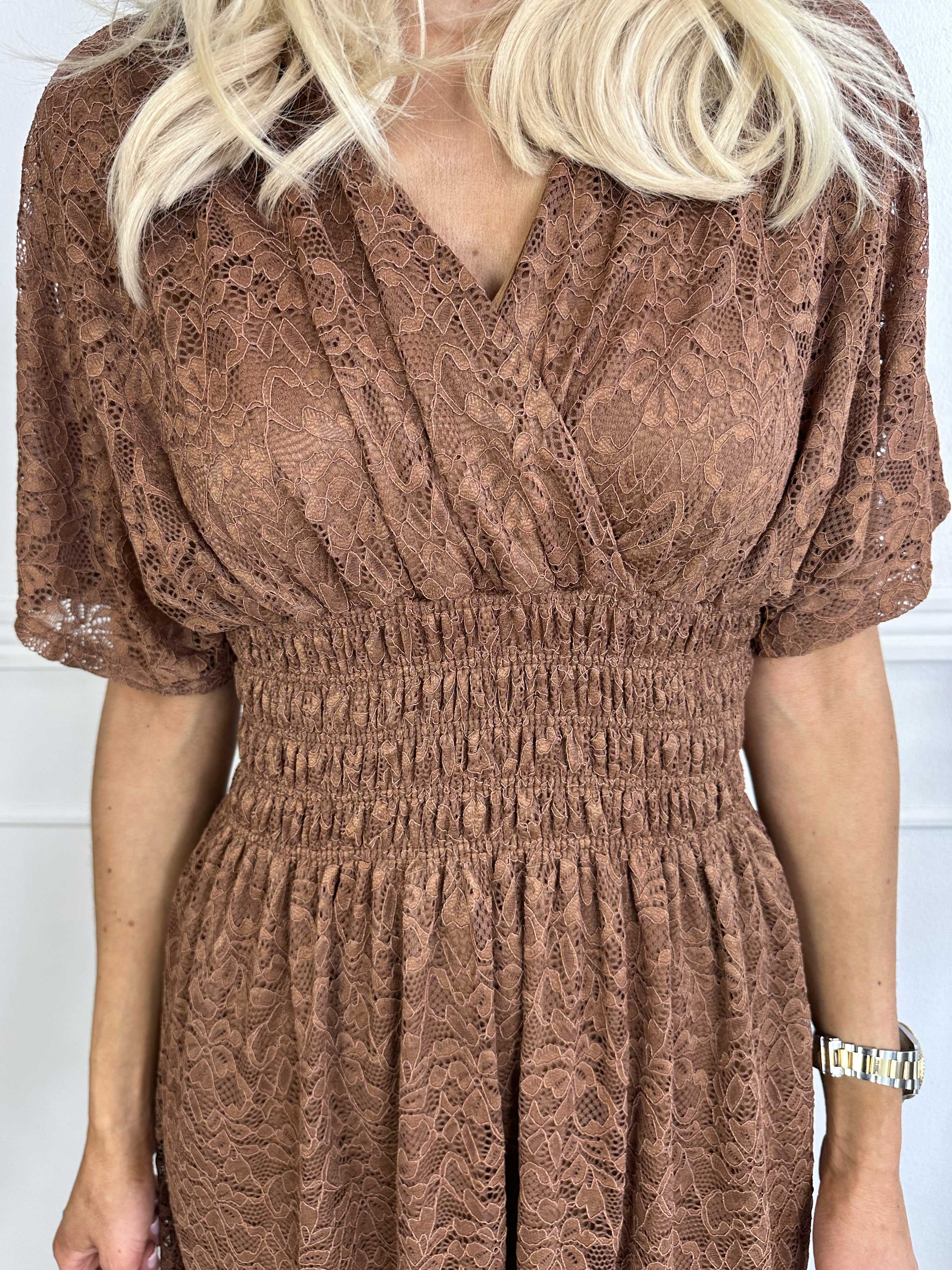 Pams Lace - Lang kjole i blonde med smock under brystet